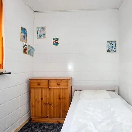 3 Person In Sydals-by Traum *