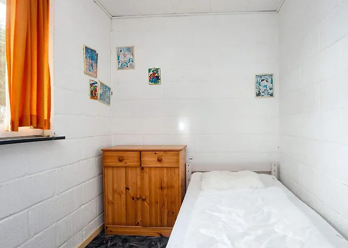 3 Person In Sydals-by Traum *