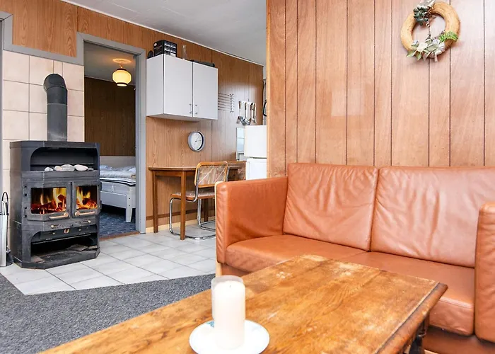 3 Person In Sydals-by Traum